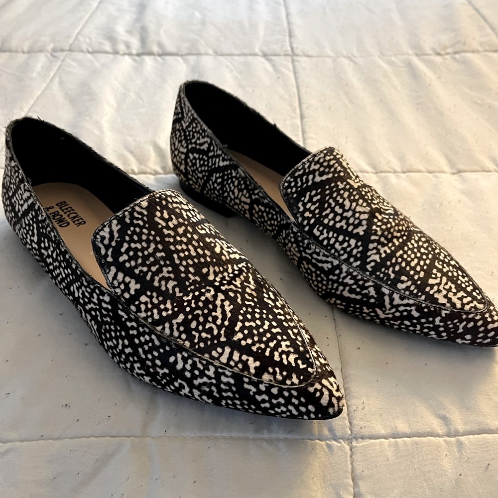 Pointed toe flats with fun pattern
